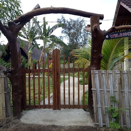 Rose Bungalow Hotel Pemenang Exterior photo