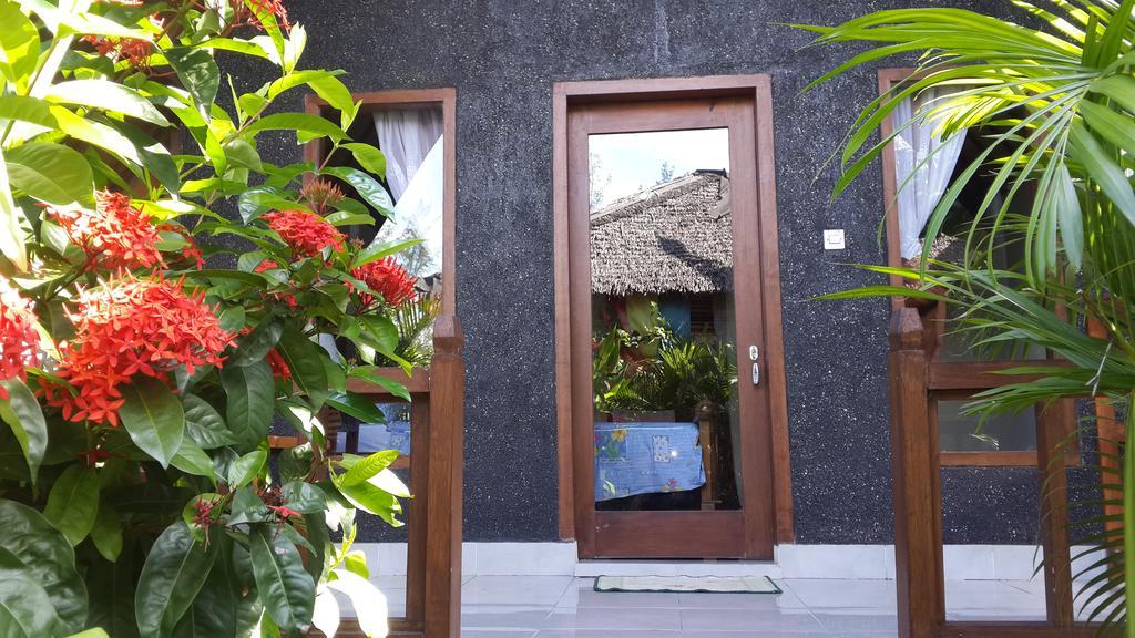 Rose Bungalow Hotel Pemenang Exterior photo