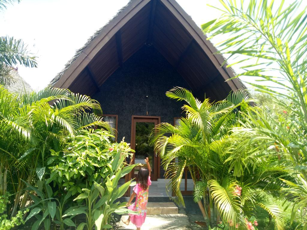 Rose Bungalow Hotel Pemenang Exterior photo