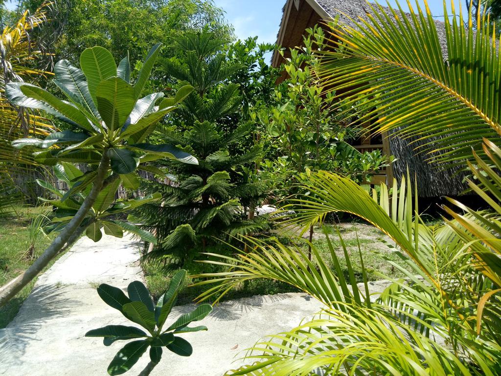 Rose Bungalow Hotel Pemenang Exterior photo