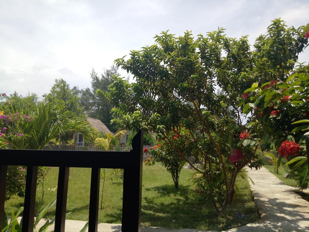 Rose Bungalow Hotel Pemenang Exterior photo