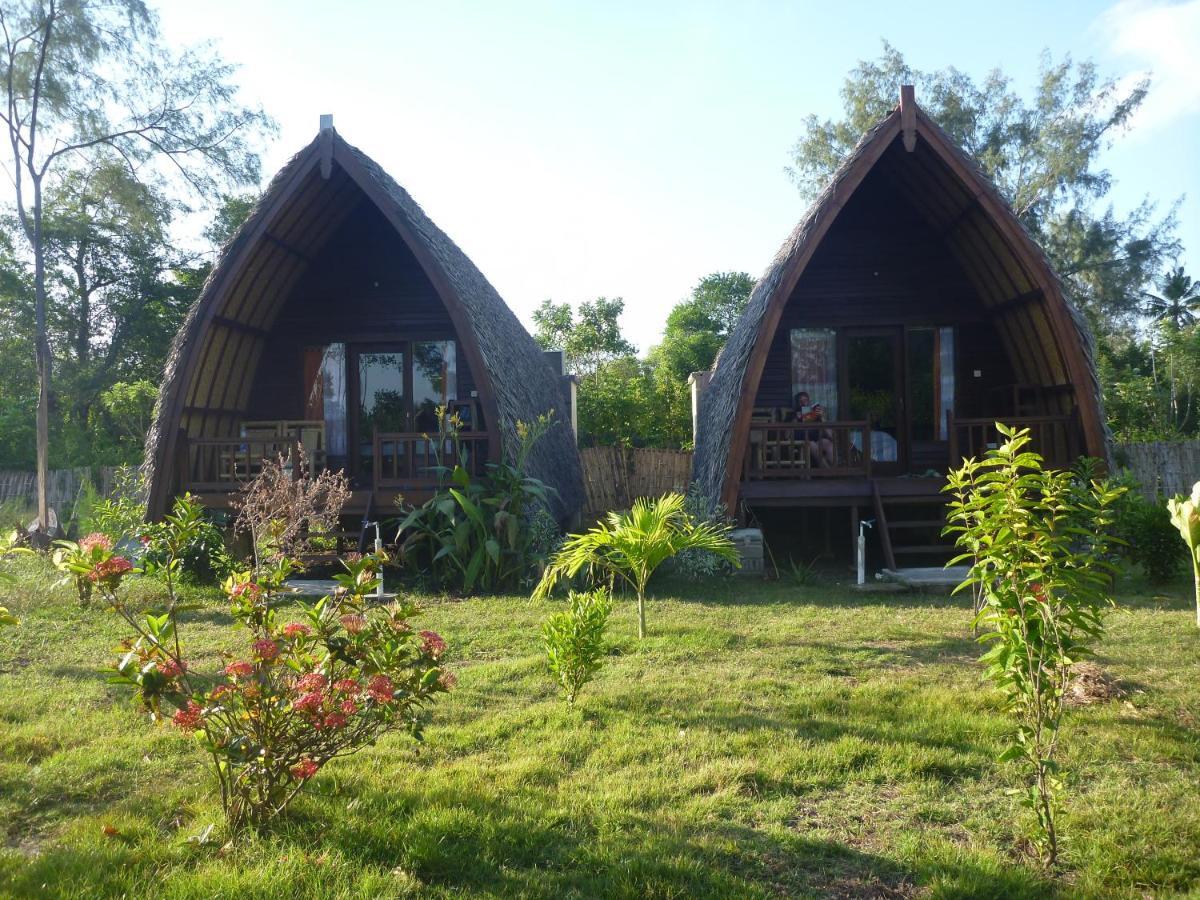 Rose Bungalow Hotel Pemenang Exterior photo